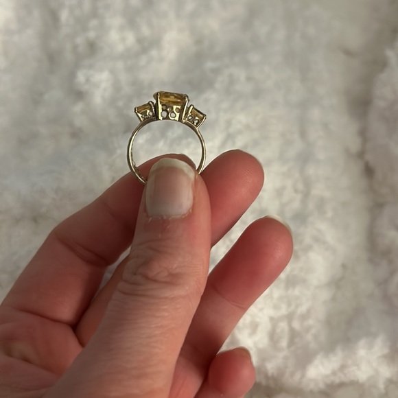 Yellow Topaz & Sterling Silver Ring - Size 7 - Picture 3 of 5